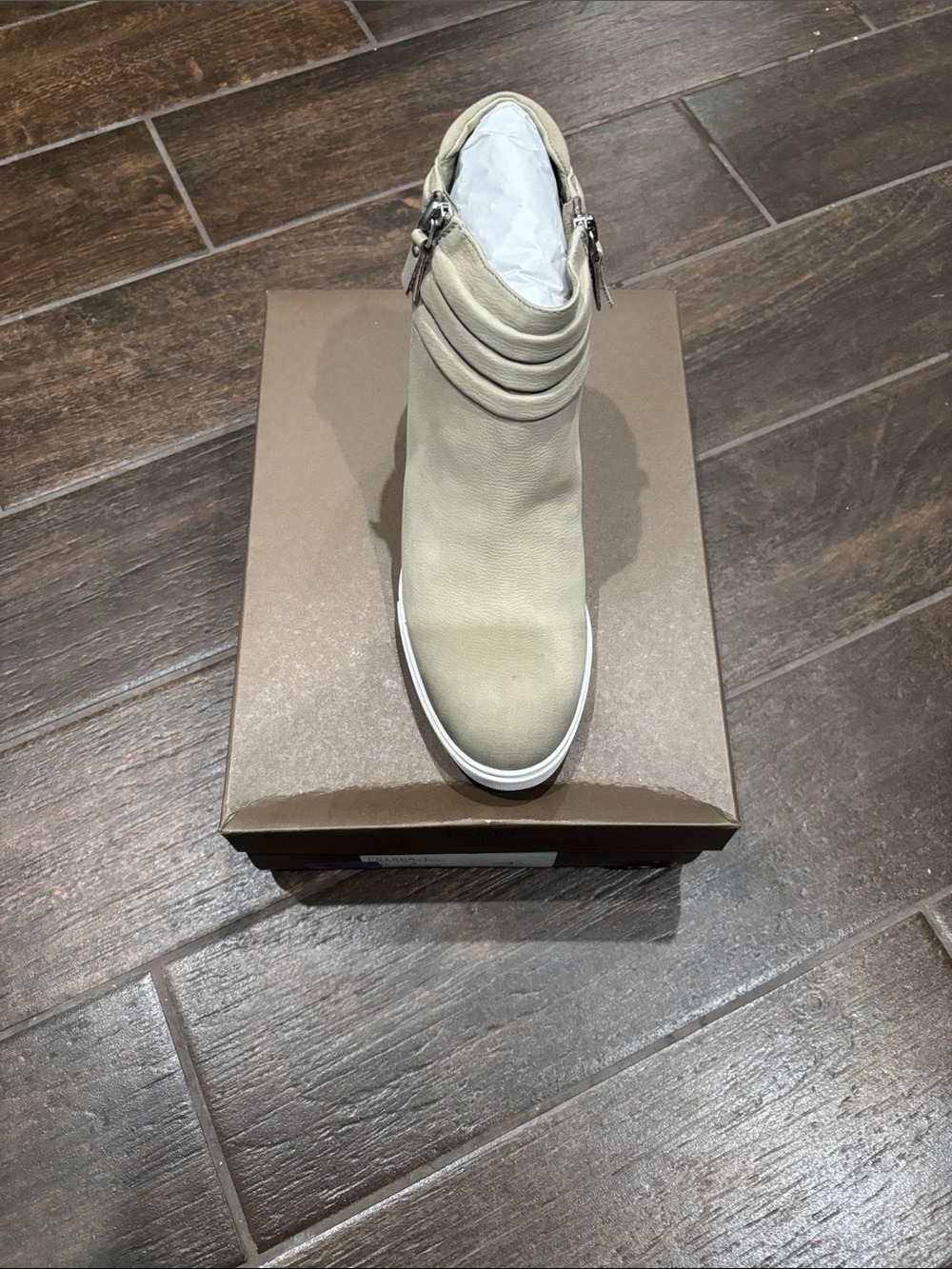 NEW‼️ Paolo Women's Light Beige Ankle Zip Bootie